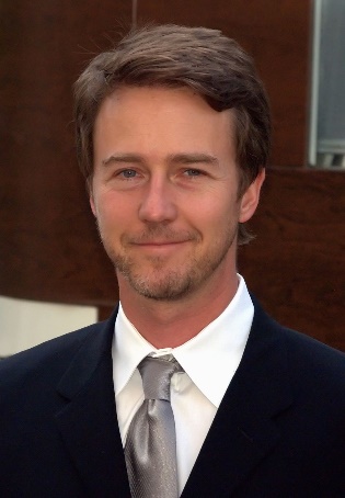 Edward Norton – David Shankbone, CC BY 3.0 <https://creativecommons.org/licenses/by/3.0>, via Wikimedia Commons